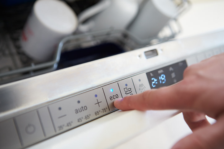 Are you in the market to upgrade your dishwasher? Keep in mind these 5 things to make sure you're making the best decision about which one to buy! bit.ly/2ZGRrQr