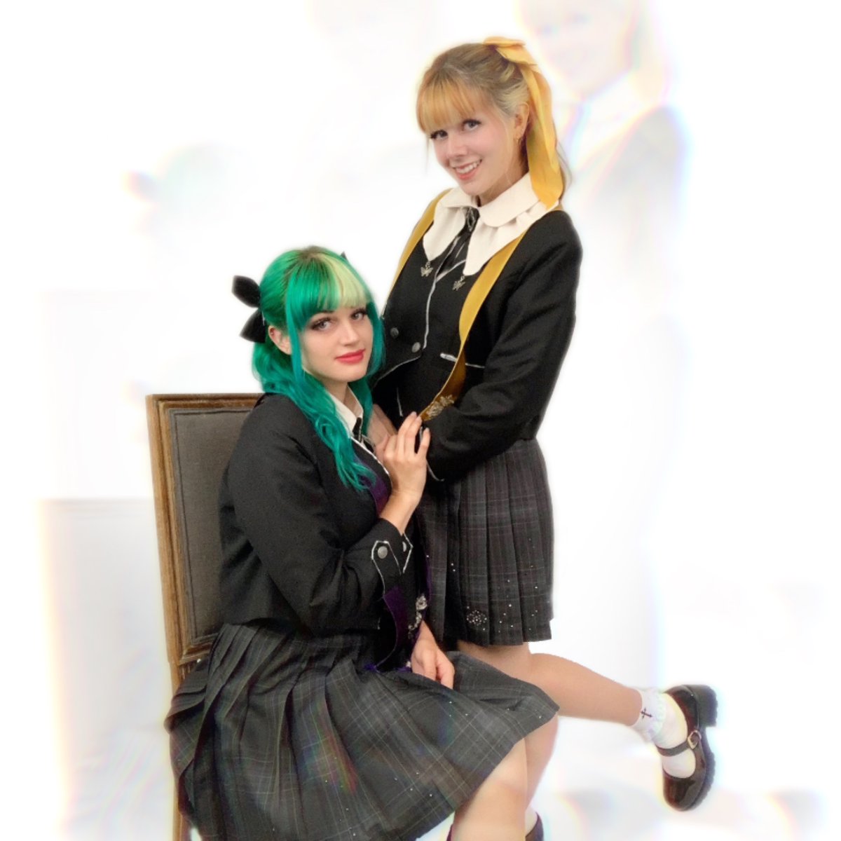 AuracleOfficial's tweet photo. ✨What’s that? ✨
Whispers of news coming this Friday? Stay tuned! 💛💜 https://t.co/3SAFRTLqKi
