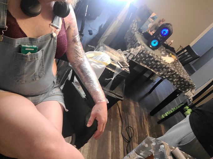 You know what time it is? Ink time!! It's a must I come home I get more ink. And it's #Inktober #sexyink<a href="/tag/girlswithink"class="tags"><span>#girlswithink</span></a><a href="/tag/sexyink"class="tags"><span>#sexyink</span></a><a href="/tag/inktober"class="tags"><span>#inktober</span></a>