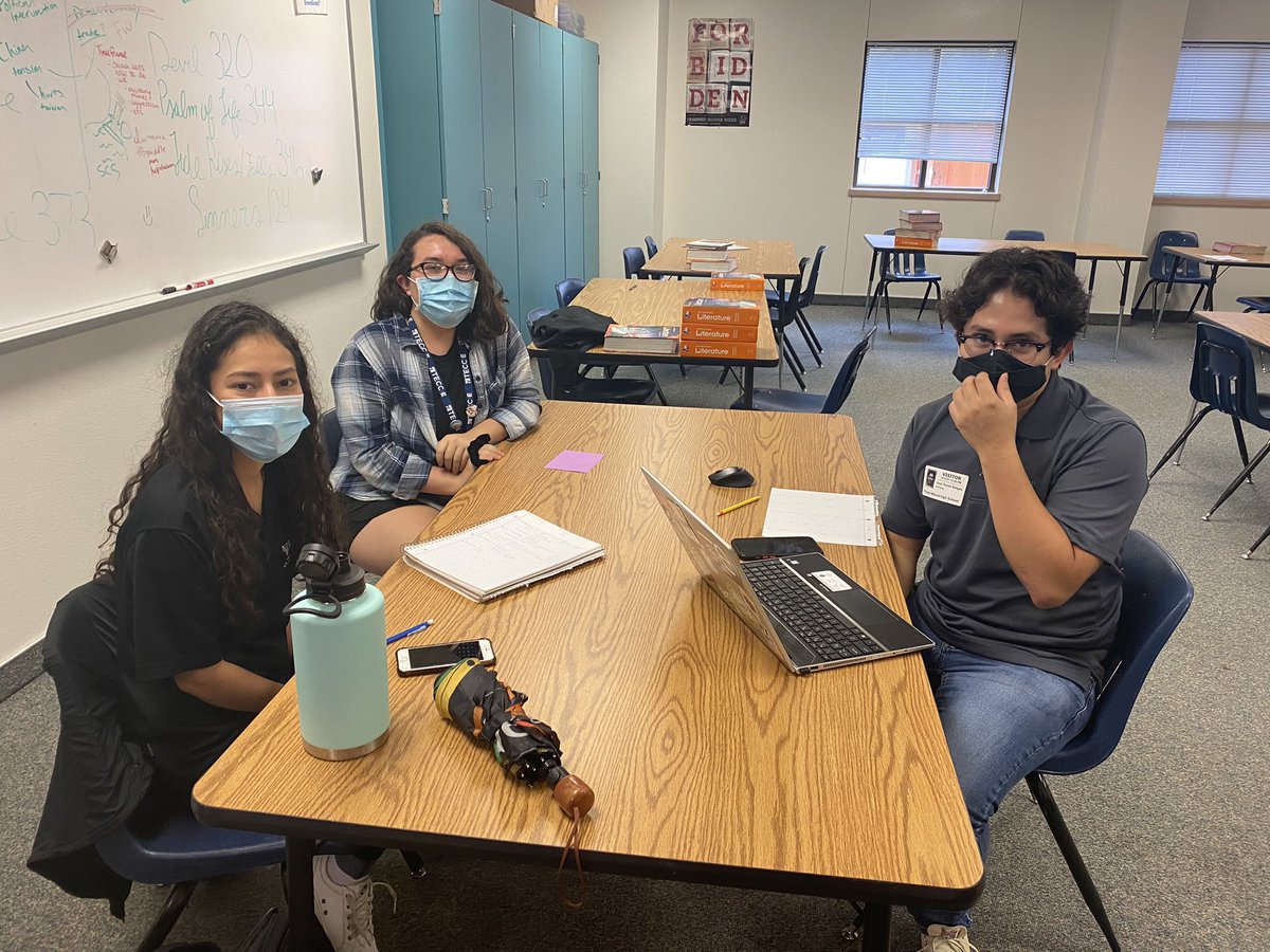 mattie_mackey's tweet photo. THANK YOU UNT G-Force for coming to Flower Mound High School today! They will be here every other Wednesday to serve our students! @FlowerMoundHS @UNTnews https://t.co/GyFaW2FtGN