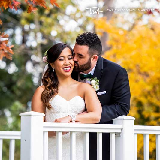 BridgesofPCGolf's tweet photo. Wedding Wednesdays over here at Bridges of Poplar Creek! We love Autumn colors and these photos captured by TWA Photography do not disappoint!

#weddingwednesday #bridgesonbridges #illinoiswedding #chicagobride #hoffmanestates https://t.co/rYC54OGMGl