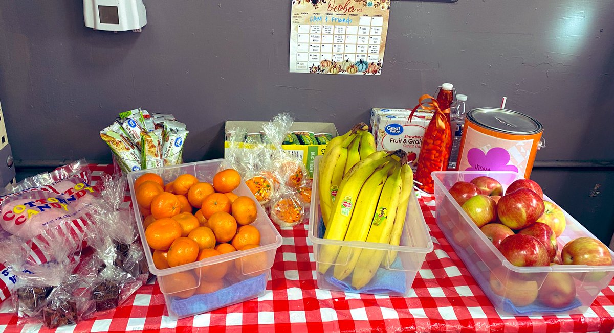 PSCAnais's tweet photo. Fresh fruit and granola bars for our Cashiers today! They do enjoy a healthy breakfast π π π Brownies/Cookies/cotton candy for after lunch pick me upper π #CAMweek #teamcommerce #0654 #appreciatethemdaily https://t.co/dkqSVJkrAo