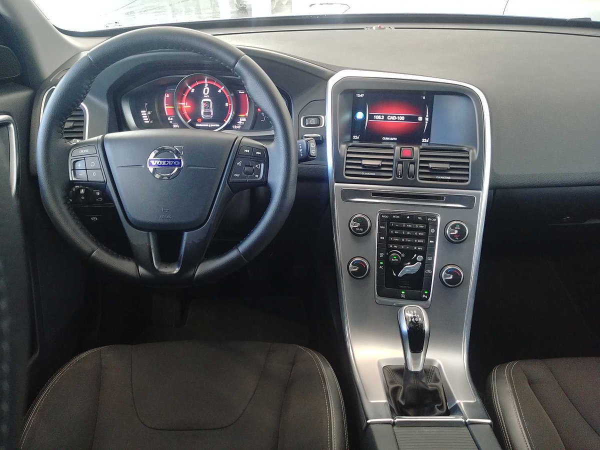 AutoSuecia's tweet photo. Oferta del día: 

Volvo XC60 D4 Kinetic.
Diésel 190cv 6 vel

Consola digital;Xenon;Asientos tras infantiles;espejos abatibles elec;sensores tras aparc;sensores luz lluvia;tapicería mixta;cristales tintados;bola remolque;etc

09/2016. 105000km

Más info:
https://t.co/p09NR2HIsd https://t.co/4xCrjiX6iv