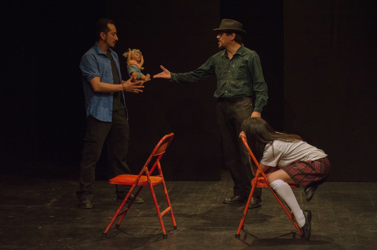 “Convierte las estadísticas en una problemática humana en la que los espectadores se ven tocados sensiblemente.” Estela Leñero

No te pierdas mañana el estreno de #MásDe45000 en el #TeatroSergioMagaña,una obra que aborda el tema de la trata de personas. 
🎟bit.ly/45tSMm