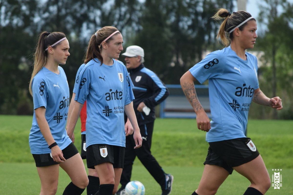 🇺🇾 La selección mayor cerró la primera semana de entrenamientos en el complejo de la <a href="/Mutual_Uru/">MUFP</a>. 

🔜 El próximo miércoles viajará a Buenos Aires para disputar dos partidos amistosos.
