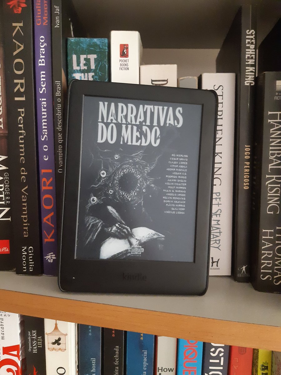 nebulla_co's tweet photo. Dica de leitura de hoje é Narrativas do Medo 2, da @aveceditora 
Uma coletânea com inúmeros contos de terror, todos de autores diferentes e abordando medos diversos. Quem é fã do gênero vai amar! #terror #livros https://t.co/YzGnFveSlg