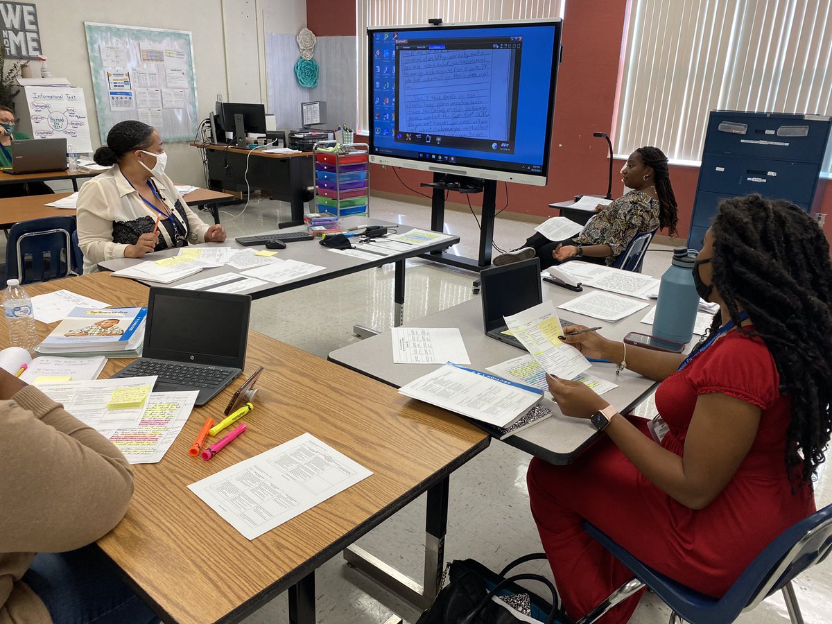 Teachers receiving training on how to score writing from our amazing AP! <a href="/BFESBulldogs/">BFES Bulldogs</a> <a href="/MrsGreen1997/">Vivian Green</a> @DPteaches