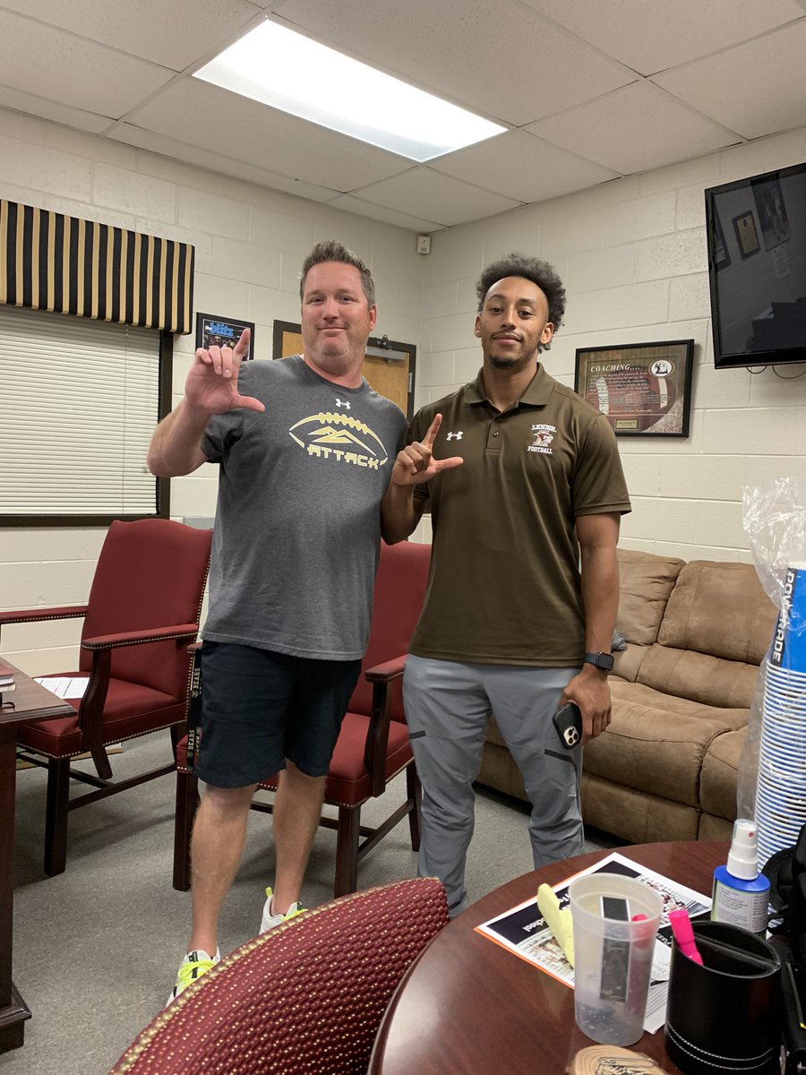 CoachJP4's tweet photo. Big Thanks to @Q_Jones2 and Lehigh University for stopping by and checking out the Bears!! #ATTACK21 https://t.co/jLM62fkxZc