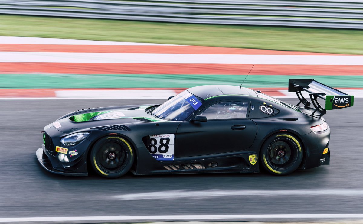 Snetterton MSVR GT Cup Champsionship, <a href="/Dawesracing/">Chris Dawes</a> chats with Sam Neary of Abba Racing in the Mercedes AMG GT3. kanesmithphotography.com/snetterton-msv…