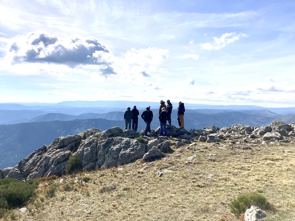 FDuffaud's tweet photo. Le #Tanargue, estive majestueuse dominant la basse #Ardèche et #EspaceNaturelSensible majeur du Dpt @Ardeche_07. Réunion au sommet pour échanger sur les enjeux de protection du milieu, et d’accueil du public &amp; des activités @MatthieuSalel @Emerveilles07 @ArdecheTourisme @PNR_MA https://t.co/U1iX7ASSVW