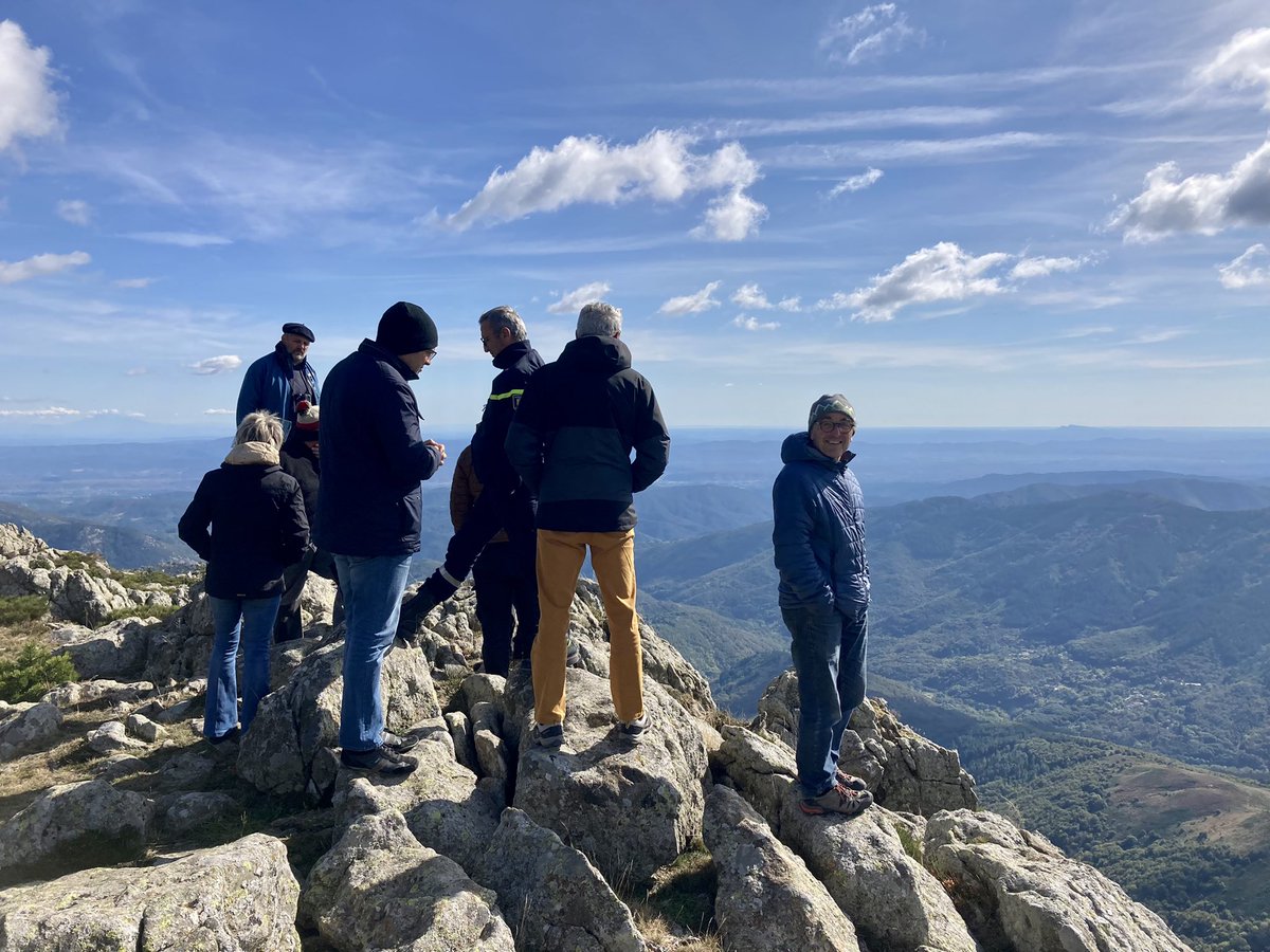 FDuffaud's tweet photo. Le #Tanargue, estive majestueuse dominant la basse #Ardèche et #EspaceNaturelSensible majeur du Dpt @Ardeche_07. Réunion au sommet pour échanger sur les enjeux de protection du milieu, et d’accueil du public &amp; des activités @MatthieuSalel @Emerveilles07 @ArdecheTourisme @PNR_MA https://t.co/U1iX7ASSVW