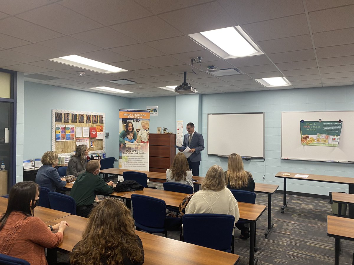 IALtGov's tweet photo. .@IAGovernor declared today #IowaLocalFoodDay to celebrate the men and women that grow our food and to foster a connection between the farm and table.

I delivered her proclamation and toured the @DMACCNews Early Childhood Center to see how these kids learn where food comes from! https://t.co/T1cN2GrdwM