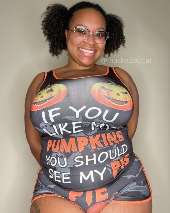This shirt is so tight it&rsquo;s making me an F cup lol https://t.co/fKqqjvJb09<a href="/tag/newprofilepic"class="tags"><span>#newprofilepic</span></a>
