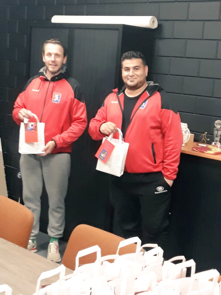 Vanavond zijn de eerste 'goodie bags' uitgereikt aan de fantastische vrijwilligers die wij hebben als jeugdafdeling van <a href="/SC_DOESBURG/">SPORTCLUB DOESBURG</a>. Bedankt dat jullie de kids trainen en begeleiden, #kanjers!