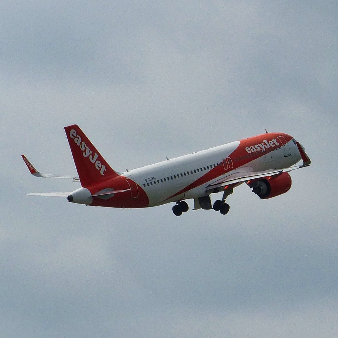 EasyJet Airbus A320-200N G-UZHO departing Manchester Airport for Belfast International Airport 26.7.21.

#manchesterairport #airbus #airbuslovers #a320family #a320 #a320lovers #a320neo #airbus320 #airbus320neo #airbus320lovers #airbusa320 #airbusa320neo #easyjet #easyjetfly
