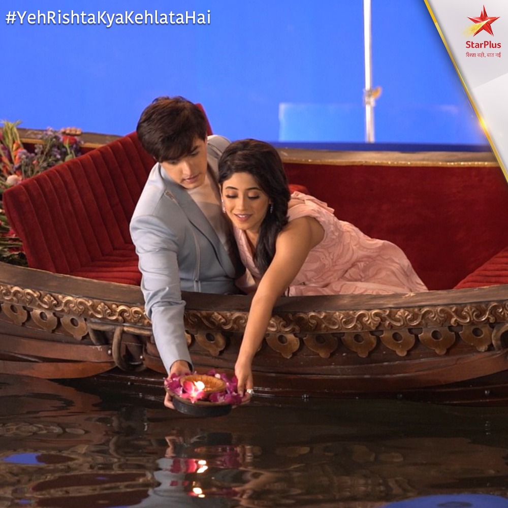 amirhashmifilms's tweet image. An ocean of memories flashed across our eyes while watching this special promo shoot! Dekhkar bataaiye aapko yeh promo kaisa laga?
#YehRishtaKyaKehlataHai, Somvaar-Shanivaar, raat 9:30 baje, StarPlus aur Disney+ Hotstar par.

@shivangijoshi10 @momo_mohsin @amirhashmilive