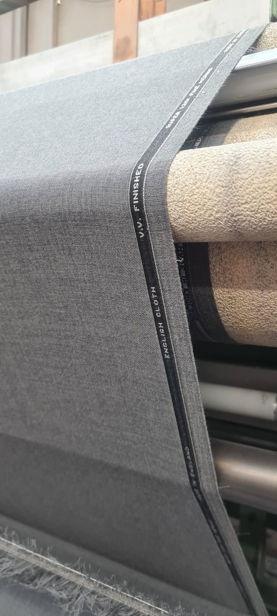 EnglishCloth's tweet photo. The selvedge. The stamp of authenticity. Time-honoured manufacturing, filled with heritage, a true product of passion! 

#englishcloth #tailoring #tailoringfabrics #bespoketailoring #suitingcloth #madeinengland #madeinhuddersfield https://t.co/vso7fEb57J