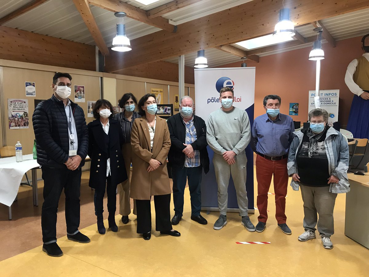 david_megh's tweet photo. Je suis très fier de représenter mes équipes pour valoriser leur engagement💪. C’est encore le cas à la mairie de Petite-Forêt à l’occasion du bilan #6mois1solution en partenariat avec @mljvoff. Bravo à Logan, présent pour partager son expérience, recruté comme tireur de câble 👏 https://t.co/2ssQlsEEWO