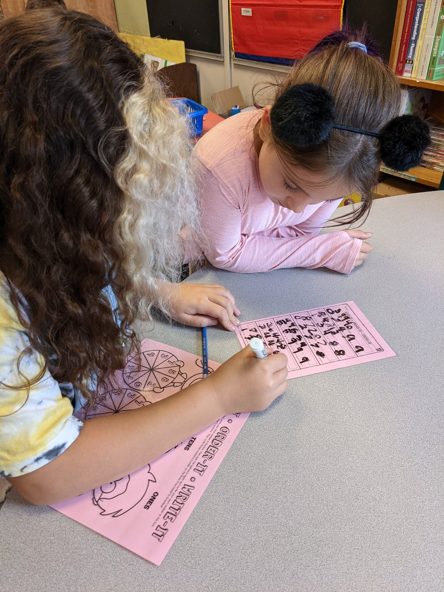 Gr3Power's tweet photo. @Hazelwood_Elem @NLESDCA Math with a partner #numbersto1000 #mathfun https://t.co/9Qmil99pPz