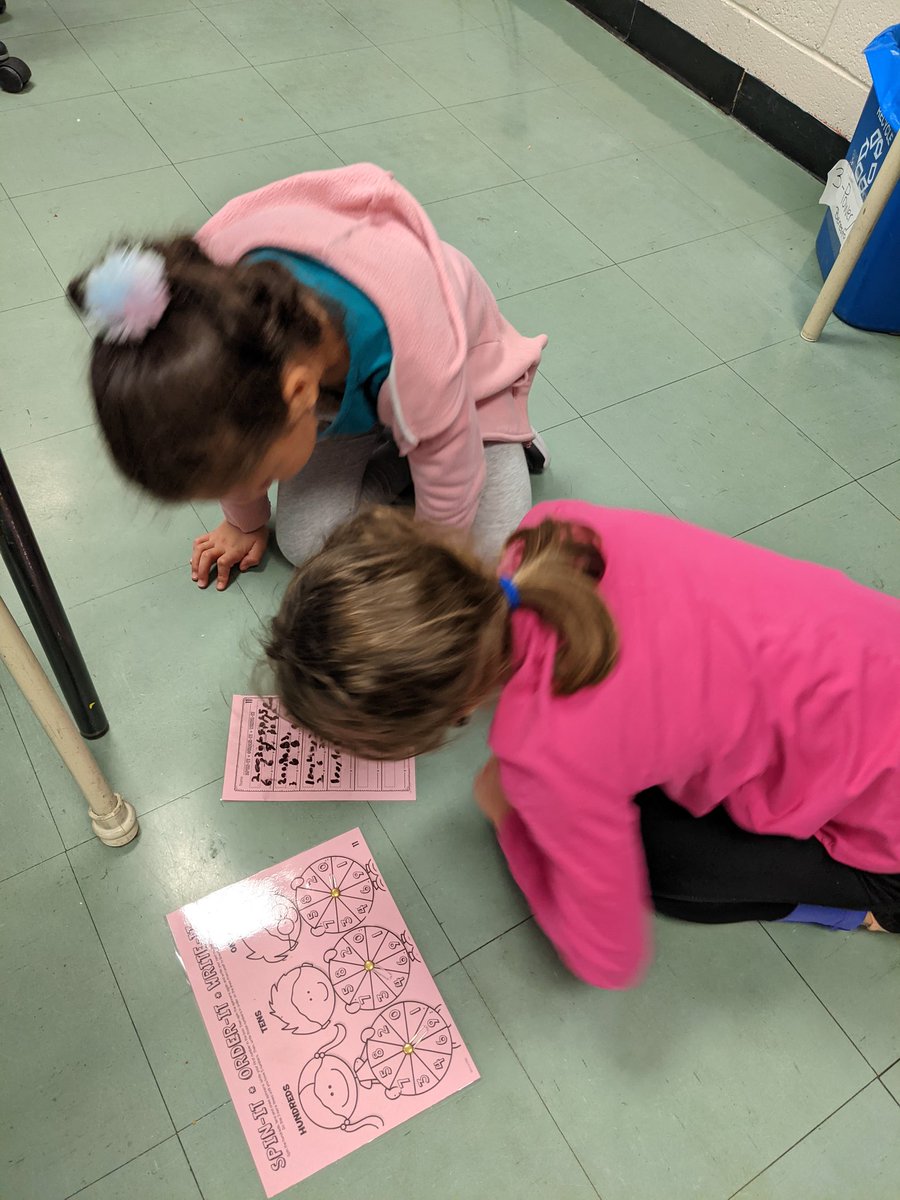 Gr3Power's tweet photo. @Hazelwood_Elem @NLESDCA Math with a partner #numbersto1000 #mathfun https://t.co/9Qmil99pPz