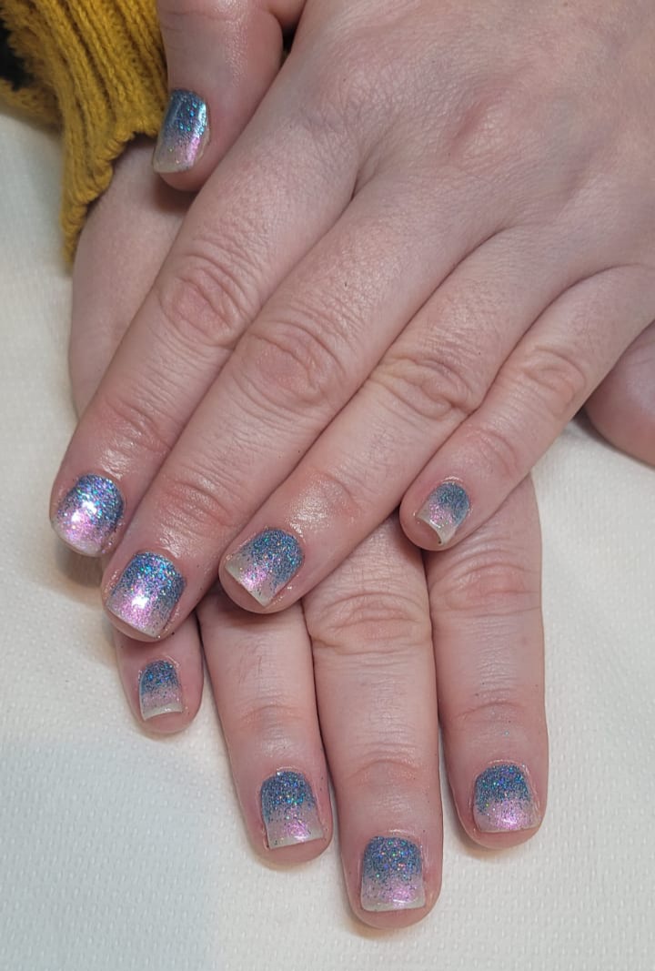 Shellac + Glitter £32 🤩

#shellac #manicure #Manchester #beauty