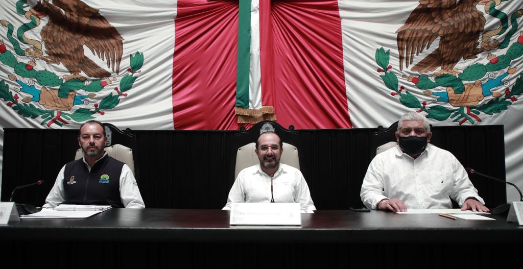 AgeproQ's tweet photo. El titular de AGEPRO @eortizjasso comparece ante la Comisión de Desarrollo Urbano Sustentable y Asuntos Metropolitanos de la XVI Legislatura del @CongresoQRoo para ampliar la Glosa del 5to Informe del gobernador @CarlosJoaquin

Nota completa ➡️ https://t.co/tcPJRaDmtP https://t.co/tCOqvudWmI