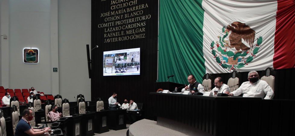 AgeproQ's tweet photo. El titular de AGEPRO @eortizjasso comparece ante la Comisión de Desarrollo Urbano Sustentable y Asuntos Metropolitanos de la XVI Legislatura del @CongresoQRoo para ampliar la Glosa del 5to Informe del gobernador @CarlosJoaquin

Nota completa ➡️ https://t.co/tcPJRaDmtP https://t.co/tCOqvudWmI