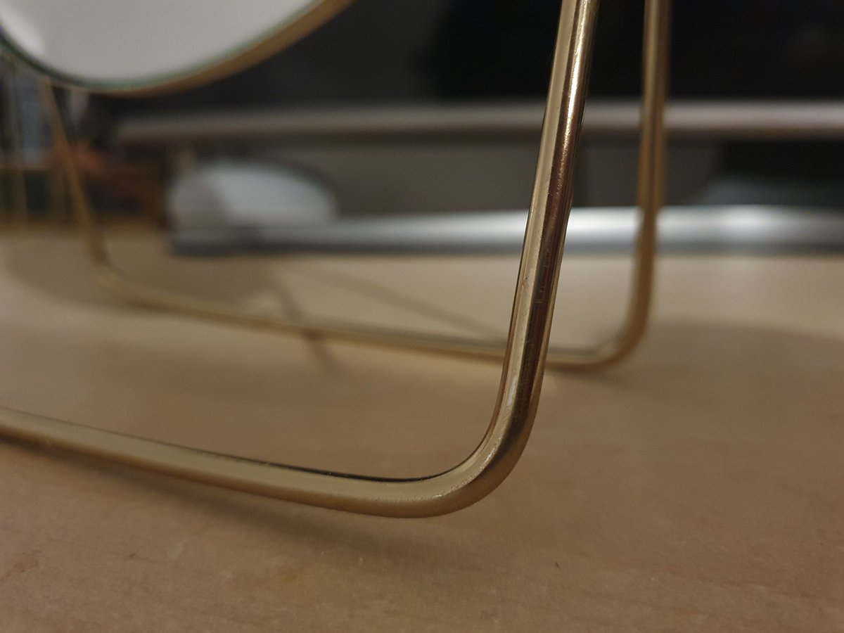 _zlkk's tweet photo. @hm_custserv hi there. Recieved my order and unfortunately it's bent. Please see photos. It does not stand flush to the table. Am I able to get this refunded please? Thanks zoe https://t.co/Wx4lbSbtSO