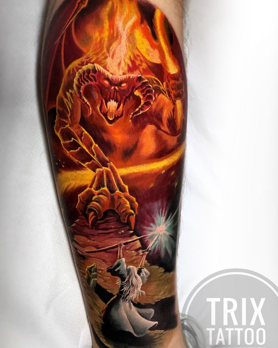 ⚜️GANDALF VS BALROG⚜️ Pieza complemento de una Manga de pierna de “El Señor  de los Anillos” trabajada en dos sesiones! Gracias por la confianza  @palladie9 Me encuentro en Antigua en @inklife_tattoo_gt para, image size:960x1200