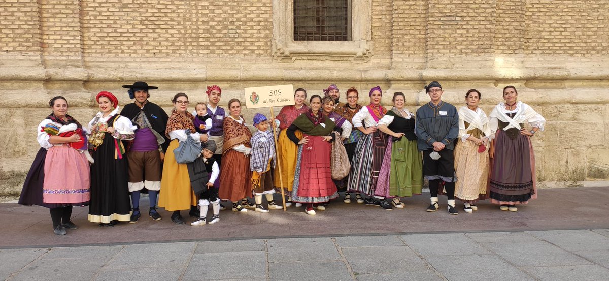 #SosDelReyCatólico presente en la ofrenda de flores y en la ofrenda de frutos a la #VirgendelPilar en Zaragoza.