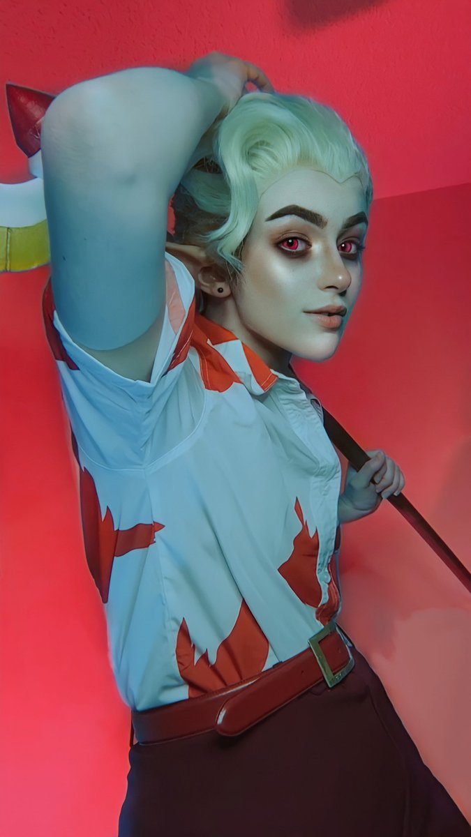 Beggar__Prince's tweet photo. I had so much fun in this outfit n wanted to share the funky edits I made ! First pic is in reference to @DanaTerrace’s art! Please go check out the original post to support her work 🖤
#goldenguard #goldenguardcosplay #theowlhousecosplay #TheOwlHouseHunter #theowlhouse https://t.co/N7cWXi2Byb