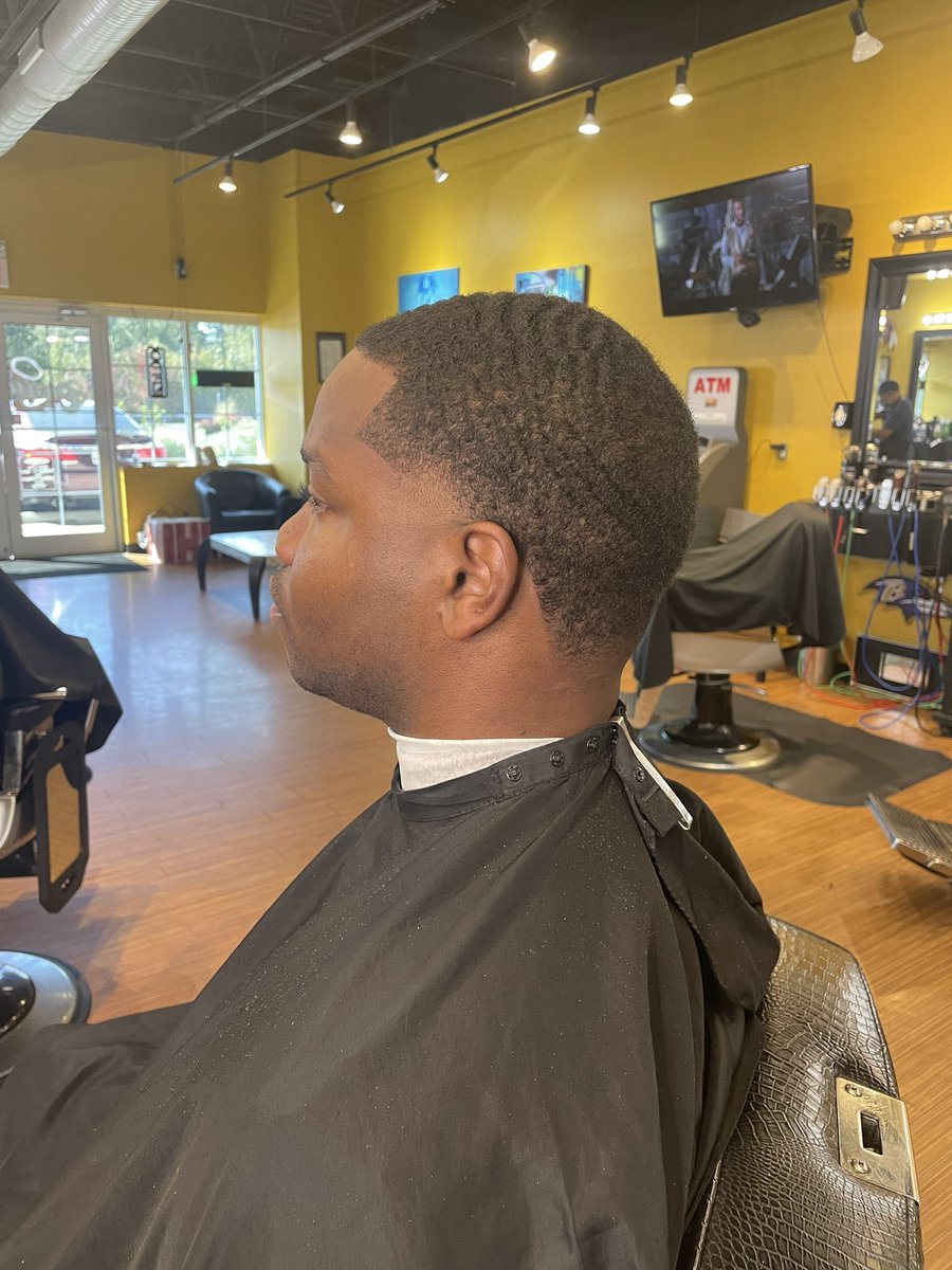ceejm01's tweet image. I’m a 19 yr old barber 💈 in the dmv, currently in the Elkridge area. I’m looking for more support and more clients. I do house calls also. My instagram is cjm2x. Anything could go a long way. This is me, my dream, my passion. Thankful for your time and just reading this. Bless!