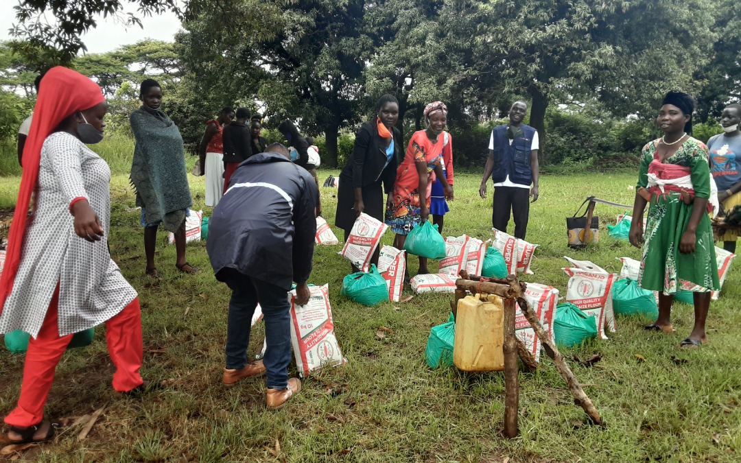 ChildVoice's tweet photo. The team in Uganda distributed beans, rice, &amp; cassava flour to former graduates, students in the refugee settlement, &amp; elderly in the community who have been struggling under the lockdown. Thanks to everyone who helped us raise funds to bring in these food supplies!
#foodshortage https://t.co/2i7CRjnVwn