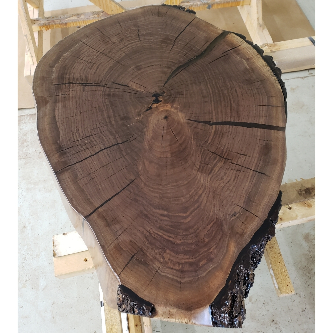 TheLumberShack1's tweet photo. Mesmerized by the rings 😮

#blackwalnut #treeslice #liveedge #walnutwednesday #woodworking #characterwood https://t.co/uoz3T7MgTl