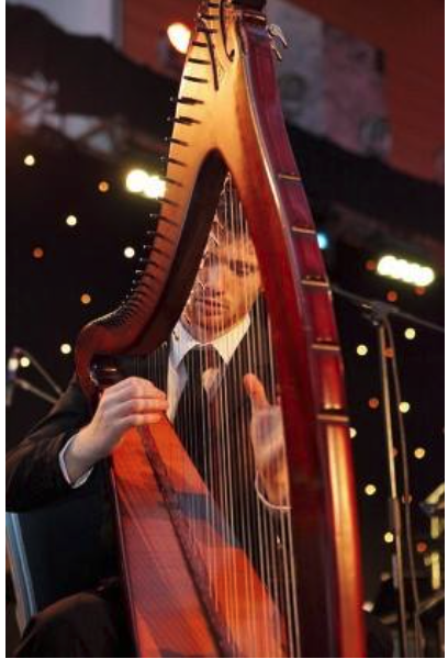 cruiteireann's tweet photo. "I was asked if there was another instrument that I'd like to try out for the week. I had seen the harp on the way in and I thought to myself sure it would be a bit of fun trying it out and sure enough, I was hooked after the first day."
#HumansoftheHarp https://t.co/WjjREYVZ0u