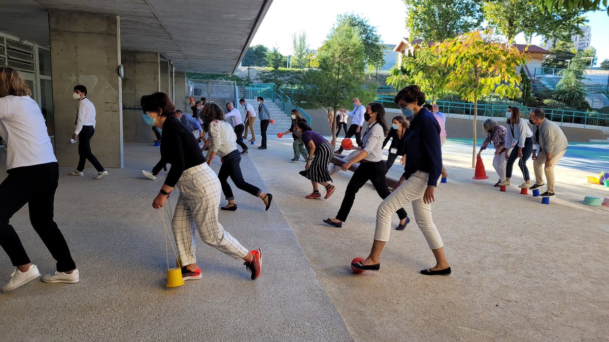 Aefe_zei's tweet photo. 30 minutes d'activités physiques quotidiennes, dispositif testé par les directeurs de la zone ibérique pour démarrer le séminaire #cohésionequipe @aefeinfo @LFM_MADRID https://t.co/KZhCV7jX3n https://t.co/e2iSTA88p3