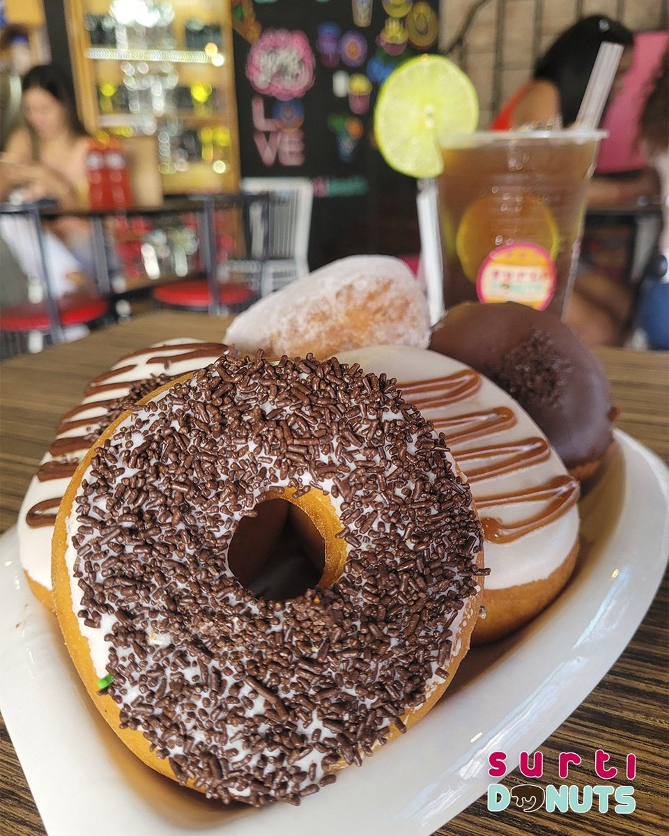 SurtiDonuts's tweet photo. Deliciosas a cualquier hora 🤤
Cómo negarse a las deliciosas donas de Surtidonuts, 🤩
Y endulza tu momento 🍩
Disponible en nuestra dos sedes🛍️
📲 Contactanos para servicio delivery 04126095695🛍️🛵
#endulzatumomento #donuts #surtilovers #donutslover #donas #especial #dulc https://t.co/0tpLbLAF6i
