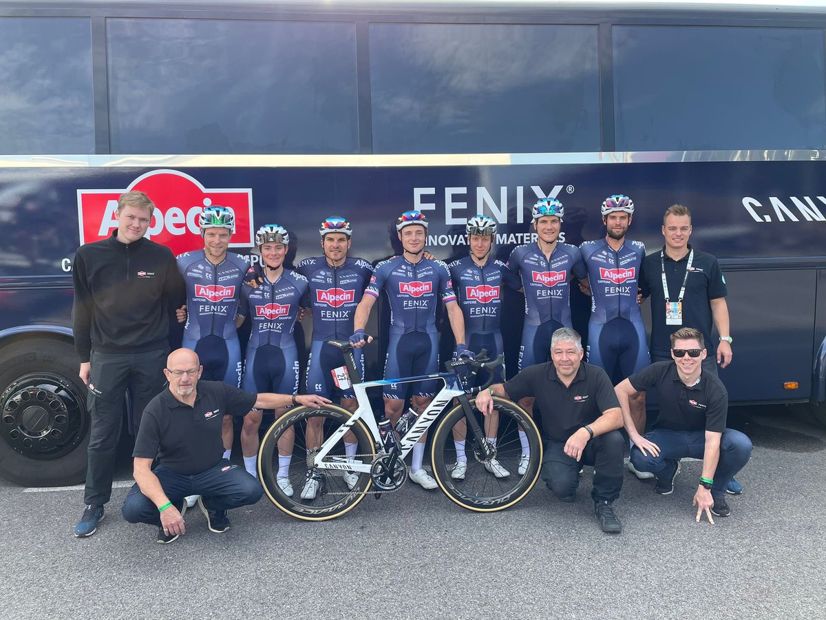That is a wrap! What a way to finish, team victory nr. 33! Miss you already guys <a href="/AlpecinFenix/">Alpecin-Deceuninck</a>