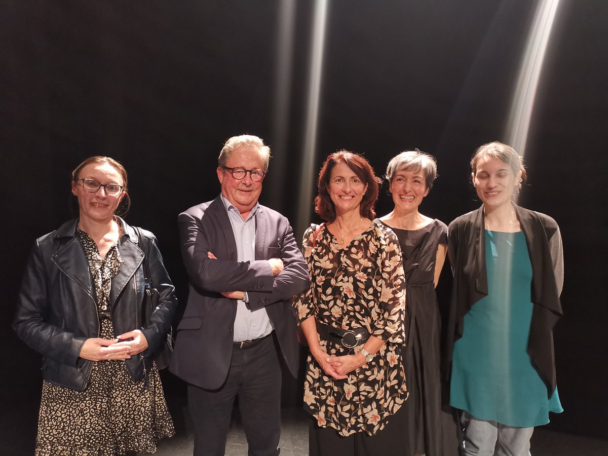 pcompositrices's tweet photo. Création du conte musical "Grande bouche aux mille notes". Avec #Yanowski et le @QuatuorZaide. Musique Cécile Buchet & texte d'Anna Veyrenc.
Merci à #YannTainguy adjoint à la culture de la @VilleDeToulon et à Eliza Després de @ProQuartetCEMC pour leur présence. https://t.co/sIW0r7Ftx2