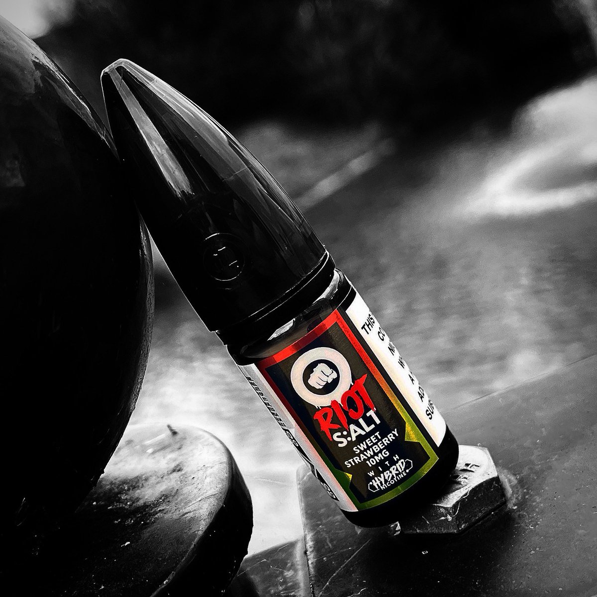 ℝ𝕚𝕠𝕥 𝕊𝕒𝕝𝕥 - 𝕊𝕨𝕖𝕖𝕥 𝕊𝕥𝕣𝕒𝕨𝕓𝕖𝕣𝕣𝕪 🍓

Sweet Strawberry layers ripe strawberry flavours with a luxurious jelly-like sweetness
——
🔗 @RiotSquadVapes 
📸 <a href="/bigmanvaper/">BMV_Bailey</a> 
—-
#riotsquadeliquid #jointheriot #iamriot #punxnotdead #punxbyriotsquad
#MVUK #vape #vapelife