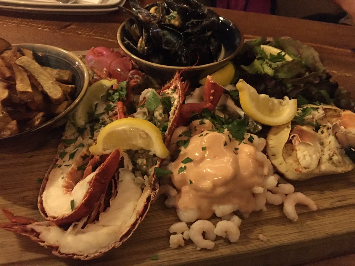 Bonxie67's tweet photo. Amazing seafood and first class service at the #FishShack in Amble @TOBHFoodGroup https://t.co/K8vtbEX9XV