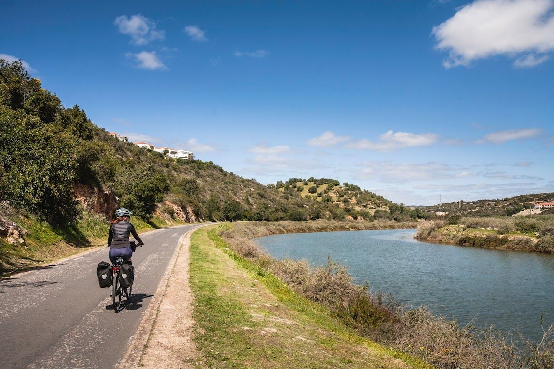 CyclingRentals's tweet photo. The best way to explore Portugal is by bike. With winter coming, there are no crowds and empty roads where you can enjoy this beautiful country! https://t.co/xC0Y6uesFf