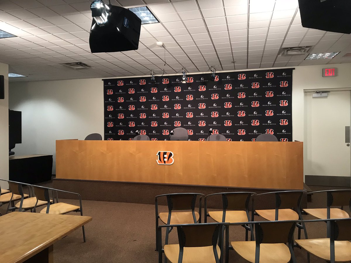 L1_C_4's tweet photo. @jdandersonct @Bengals They aren't in the media room and it isn't even meant to be a makeshift podium https://t.co/8CHah2U7Gr
