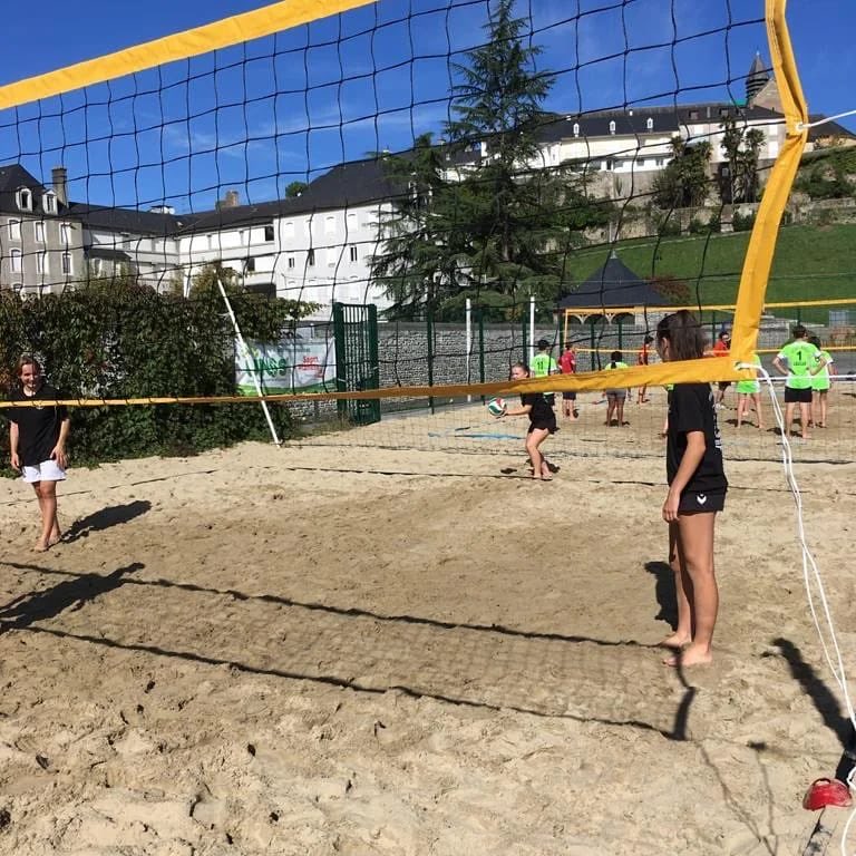 CiteMourenx's tweet photo. Rencontre amicale de beach-volley dans le cadre de l’UNSS à ⁦@VilledeLescar⁩ ⁦@unss64b⁩ ⁦@dsden64⁩ ⁦@Mairie_Mourenx ⁦@AcBordeaux⁩ #sportscolaire https://t.co/zaOvvxggCj