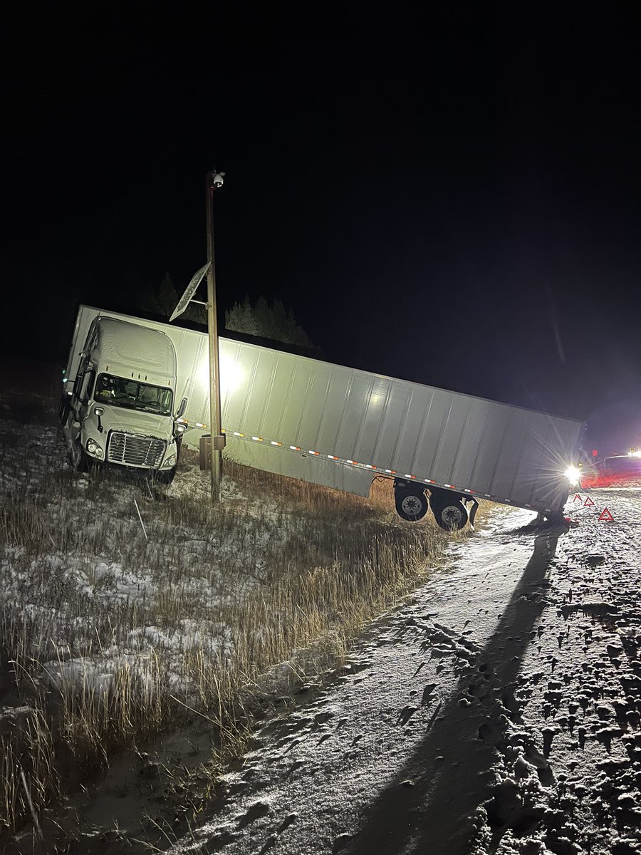 PLAN AHEAD: I-70 Eastbound (MP 180) over Vail Pass will be closing tonight at 9PM for a vehicle recovery. Closure is projected to last 90 minutes. Alt route is H24 to Leadville and down H91 to Copper.
#cotraffic