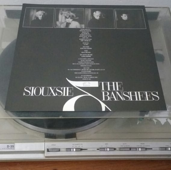 RogerioRocker's tweet photo. Há 2 anos
Siouxsie & The Banshees #vinil #polydor #polygramdiscos #fonobrás #wonderland #stereo #serieazul #tambémmusicassete #vinylporn #vinyl #vinylpost #vinylcollection #vinylcollector #discoécultura #lps #longplays #discocollection #tocadiscos #gradiente #d35 #museudovinil https://t.co/asmrLX2riB