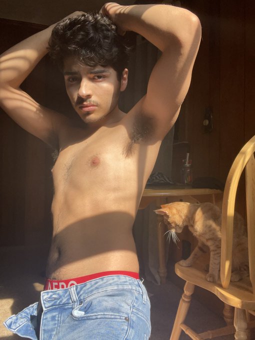 Glowin &amp; Growin  More on: https://t.co/RZa5lClTJz https://t.co/8KSGoyTHXK