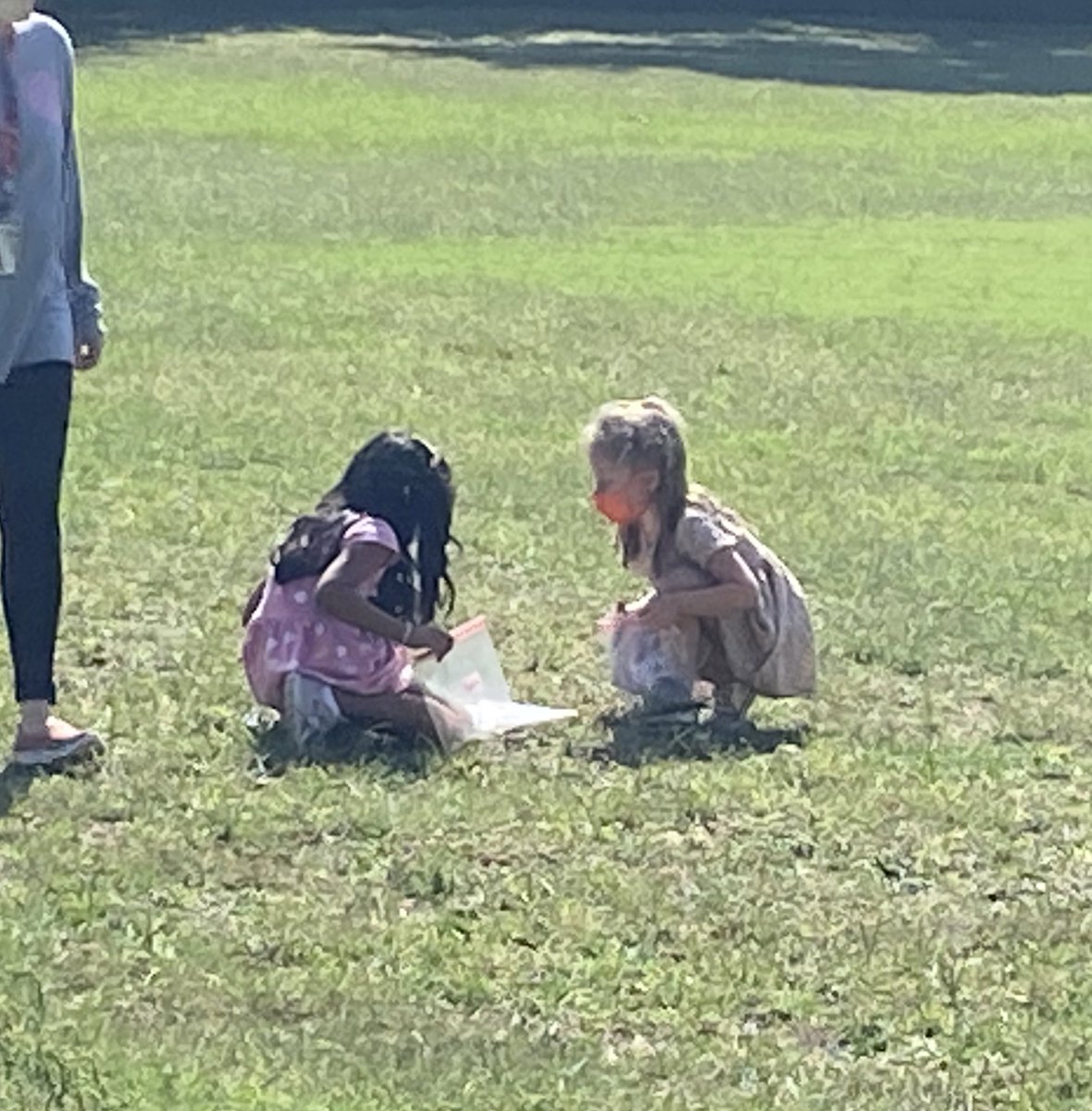 AngelaRanous's tweet photo. We took advantage of the beautiful weather today to do an outdoor scavenger hunt and work on identifying and comparing physical properties. @oakgrovees @OtterBias @JoTysor #itsbetterinthegrove https://t.co/z4qQovwf8G