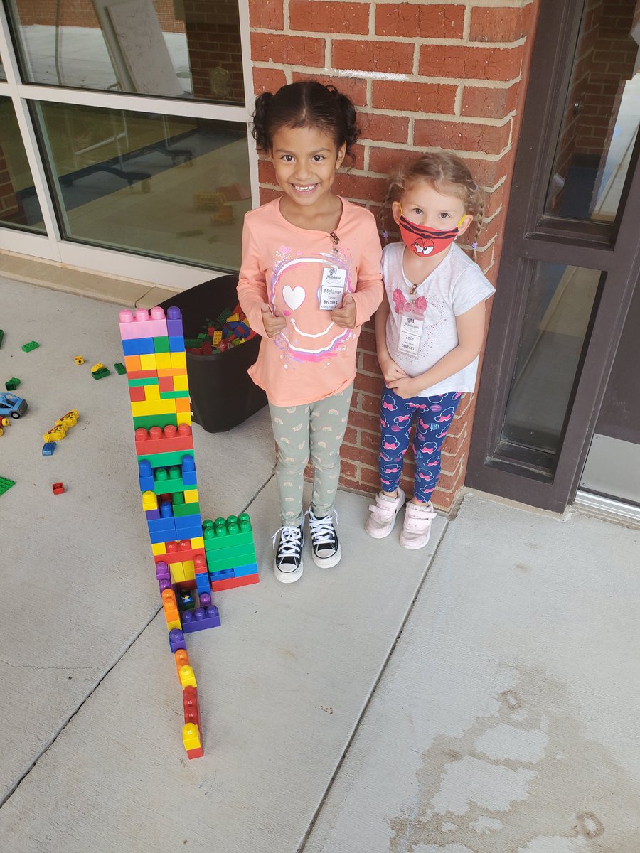 MabletonMaker's tweet photo. Some pics from #globalmakerday on Tuesday.
@STEMcobb 
@TeamGrizzle2006 
@MabletonSteam 
@MabletonES 
#ultimatelearningexperiance https://t.co/BXbVt6UUUU
