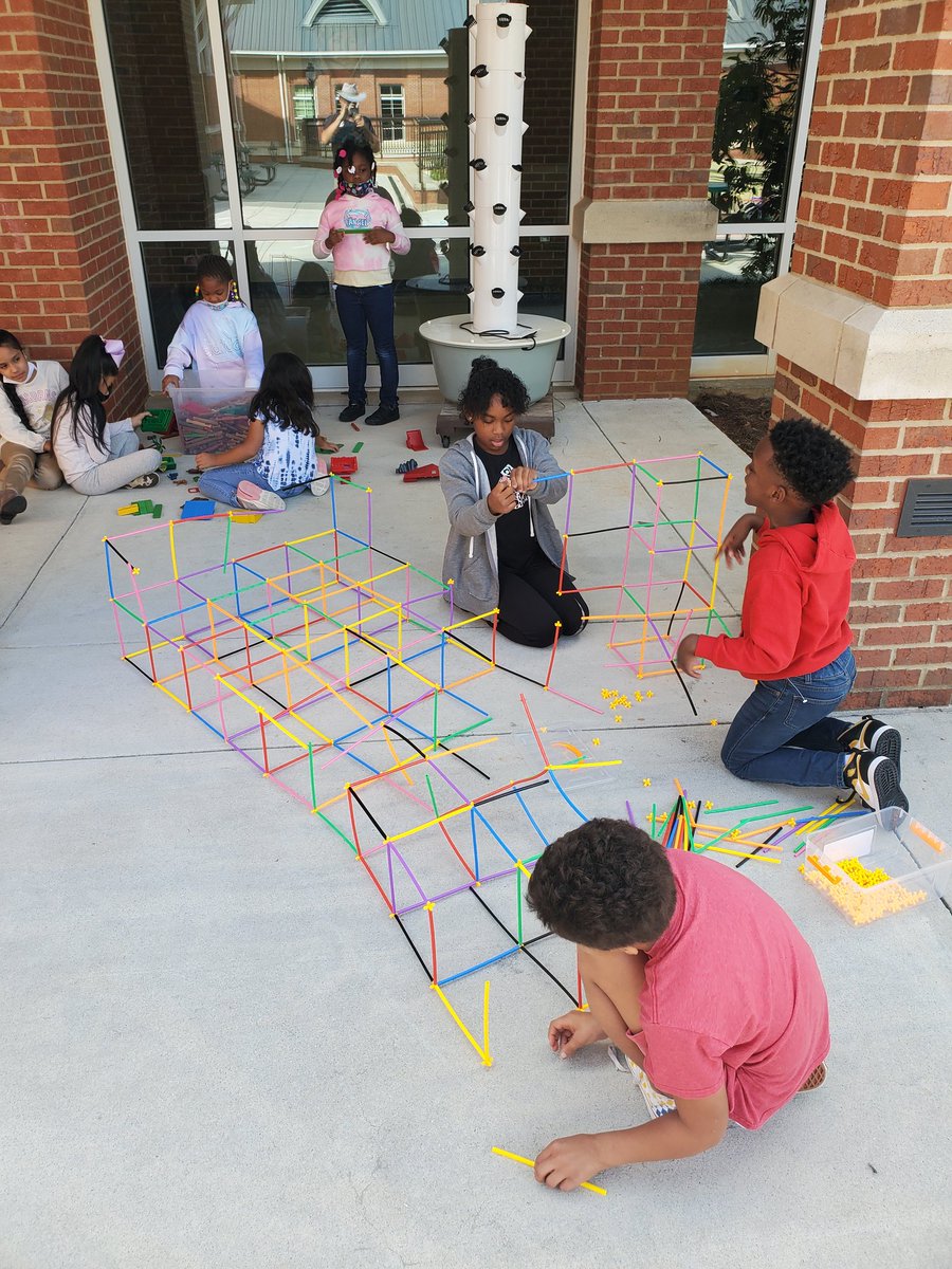 MabletonMaker's tweet photo. Some pics from #globalmakerday on Tuesday.
@STEMcobb 
@TeamGrizzle2006 
@MabletonSteam 
@MabletonES 
#ultimatelearningexperiance https://t.co/BXbVt6UUUU